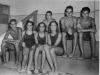 Paluca, à esquerda, com seus colegas de natação, anos 1940.