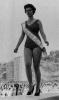 Miss Estado do Rio de Janeiro defila na praia de Icaraí. anos 1950. Foto Carlos Ruas.